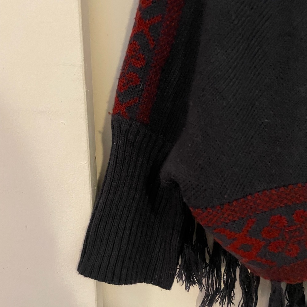 Alya v-neck poncho - Picture 4 of 5